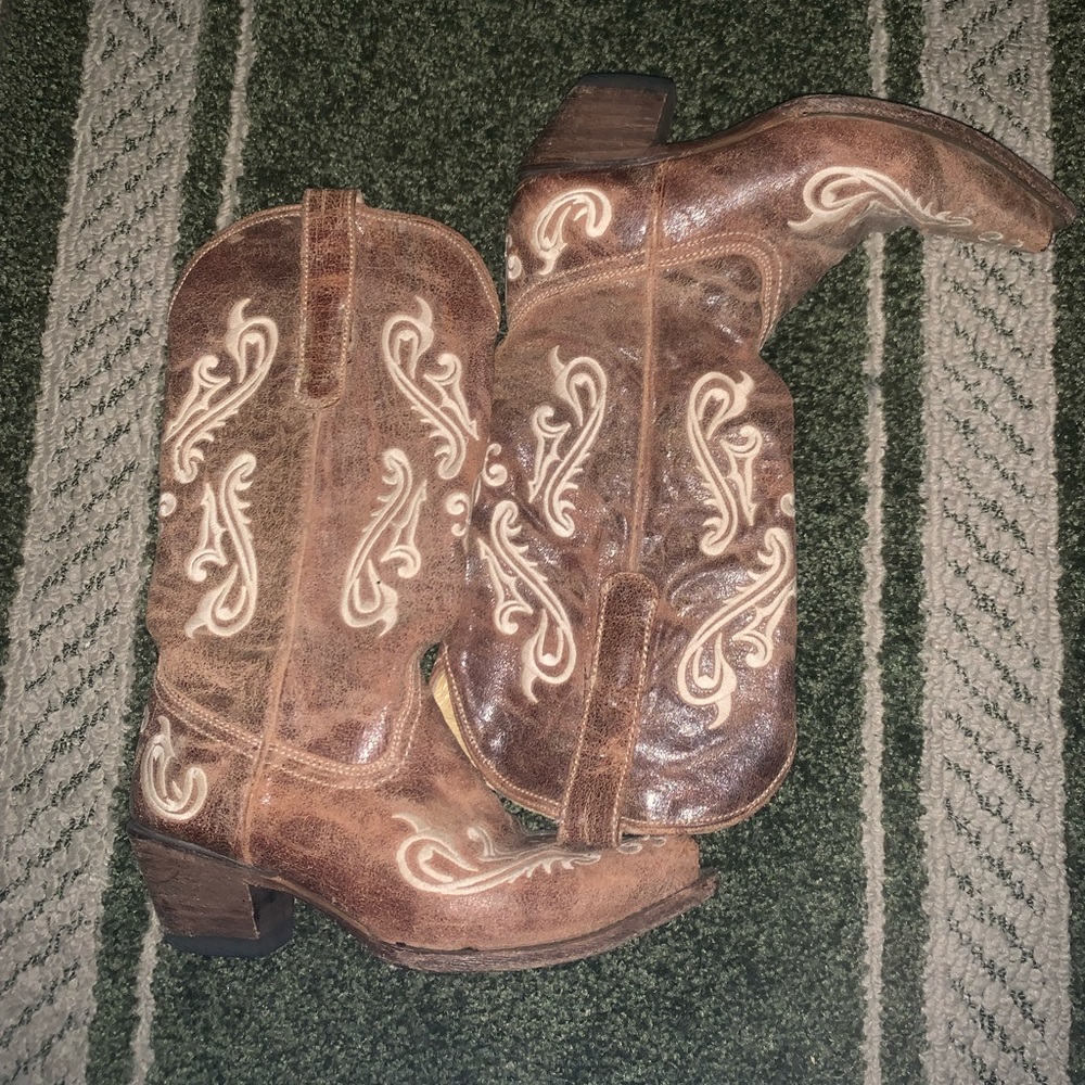 Corral Cortez Fluer De Lis Snip toe